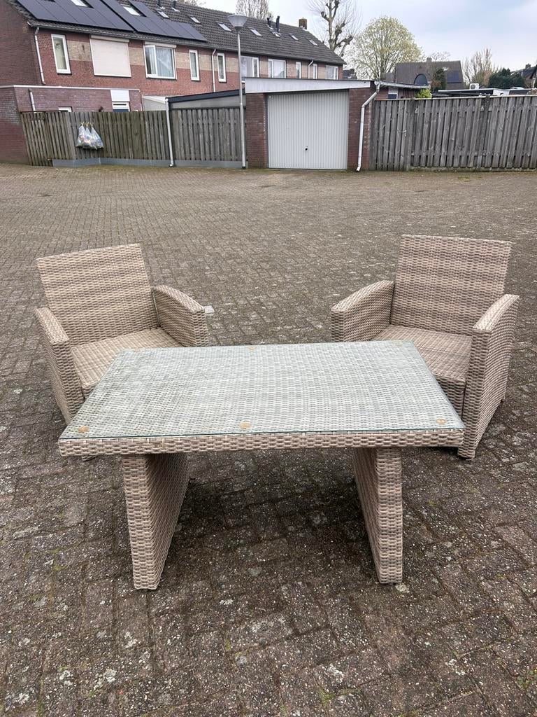 (Plastic) rieten tuinset met glazen plaat en kussens, Ophalen, Zo goed als nieuw