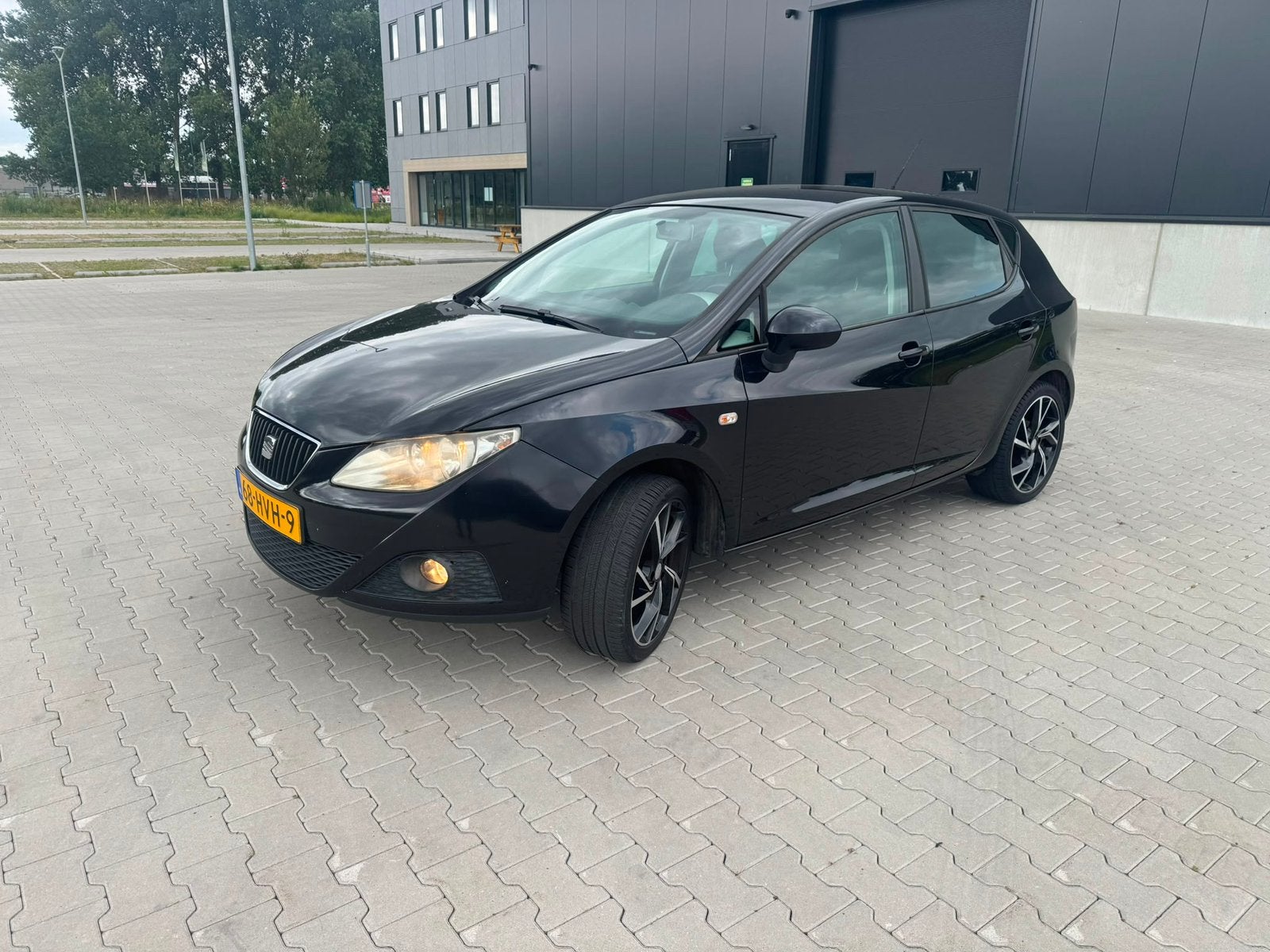 Seat Ibiza 1.4 63KW 5DRS 2009 Zwart, Auto's, Voorwielaandrijving, 40 €/maand, 4 cilinders, Origineel Nederlands