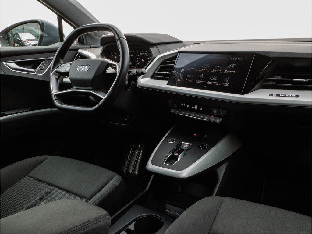 Audi Q4 e-tron 35 Launch edition 55 kWh SOH 91% Trekhaak/ Ca, Auto's, Audi, Gebruikt, Blauw, Automatische klimaatregeling, Origineel Nederlands