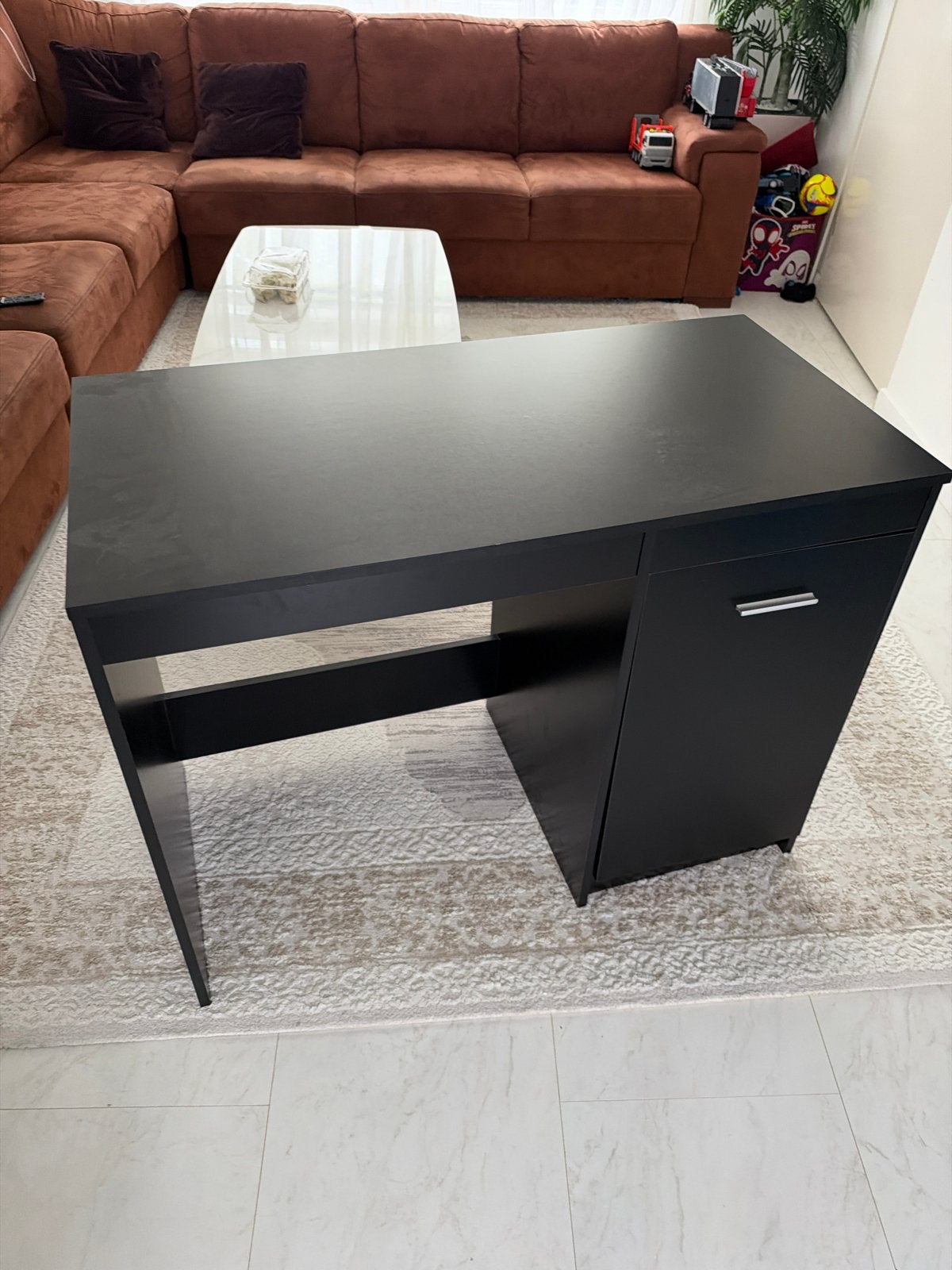 Zwart bureau met opbergruimte, Gebruikt, Spaanplaat of MDF, Ophalen of Verzenden, Overige merken