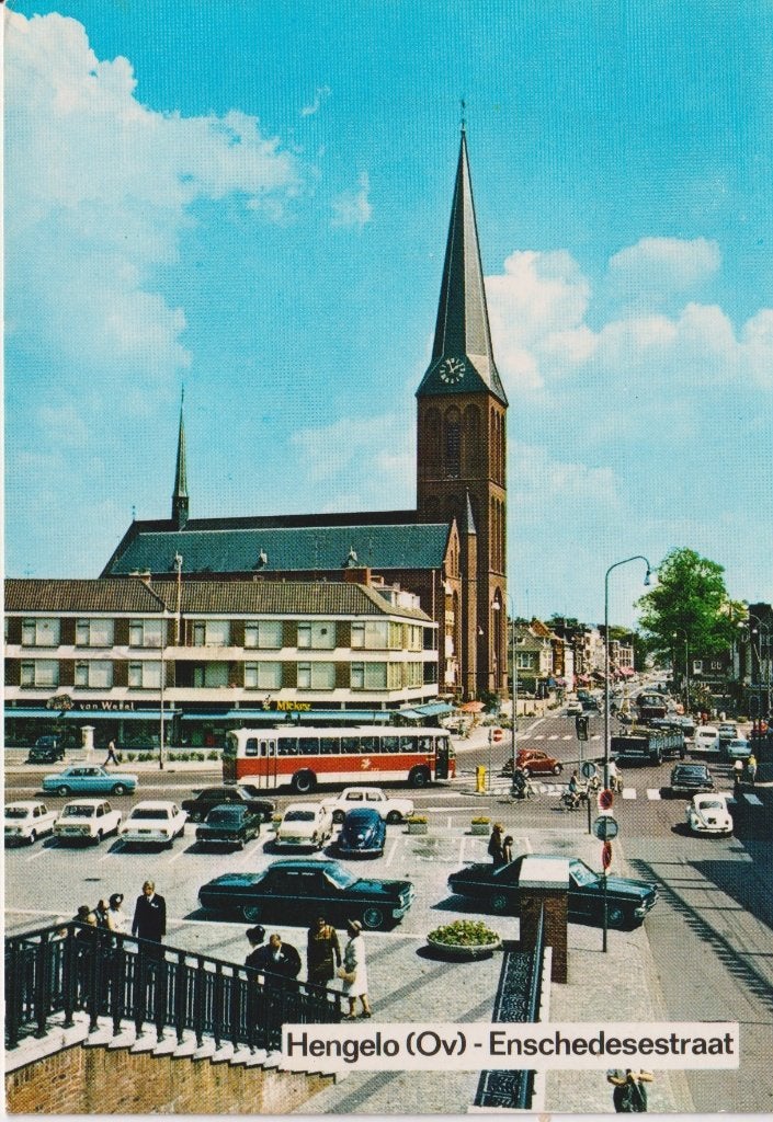 Hengelo met auto's , DAF 55 , Opel Rekord C , DAF Autobus, Ophalen of Verzenden, 1960 tot 1980, Gelopen, Overijssel
