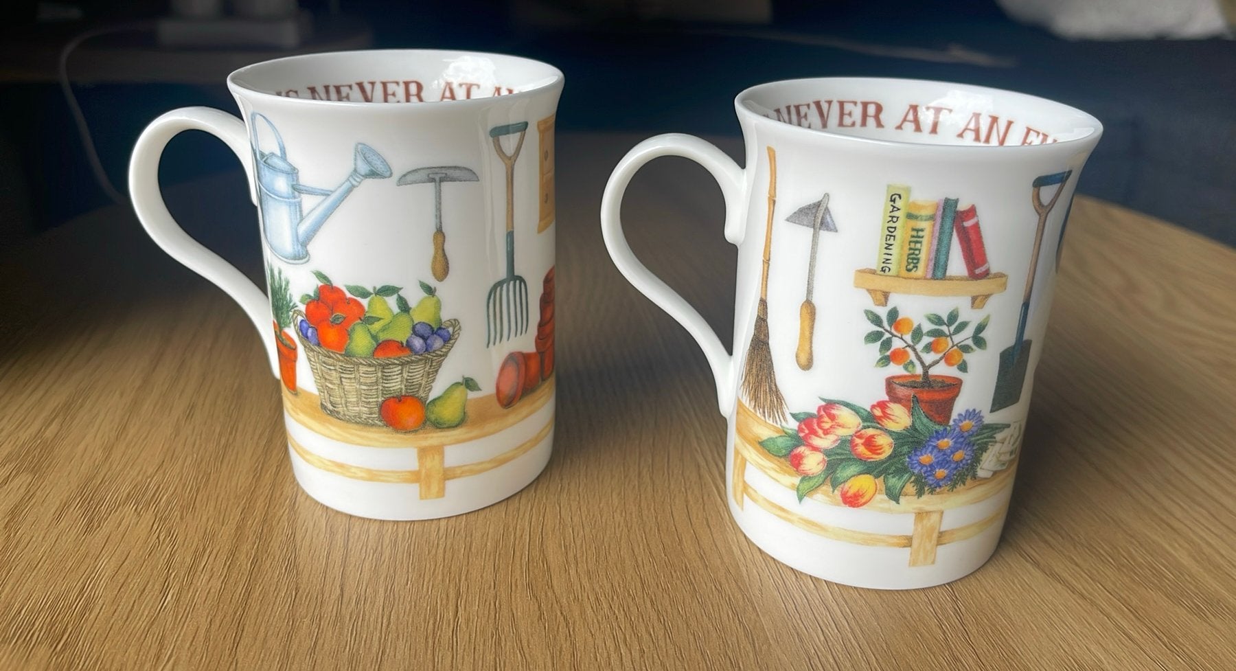 2 Vintage National Trust Engeland Tuin Mokken Porselein ZGAN, Overige merken, Vintage, Zo goed als nieuw, Porselein