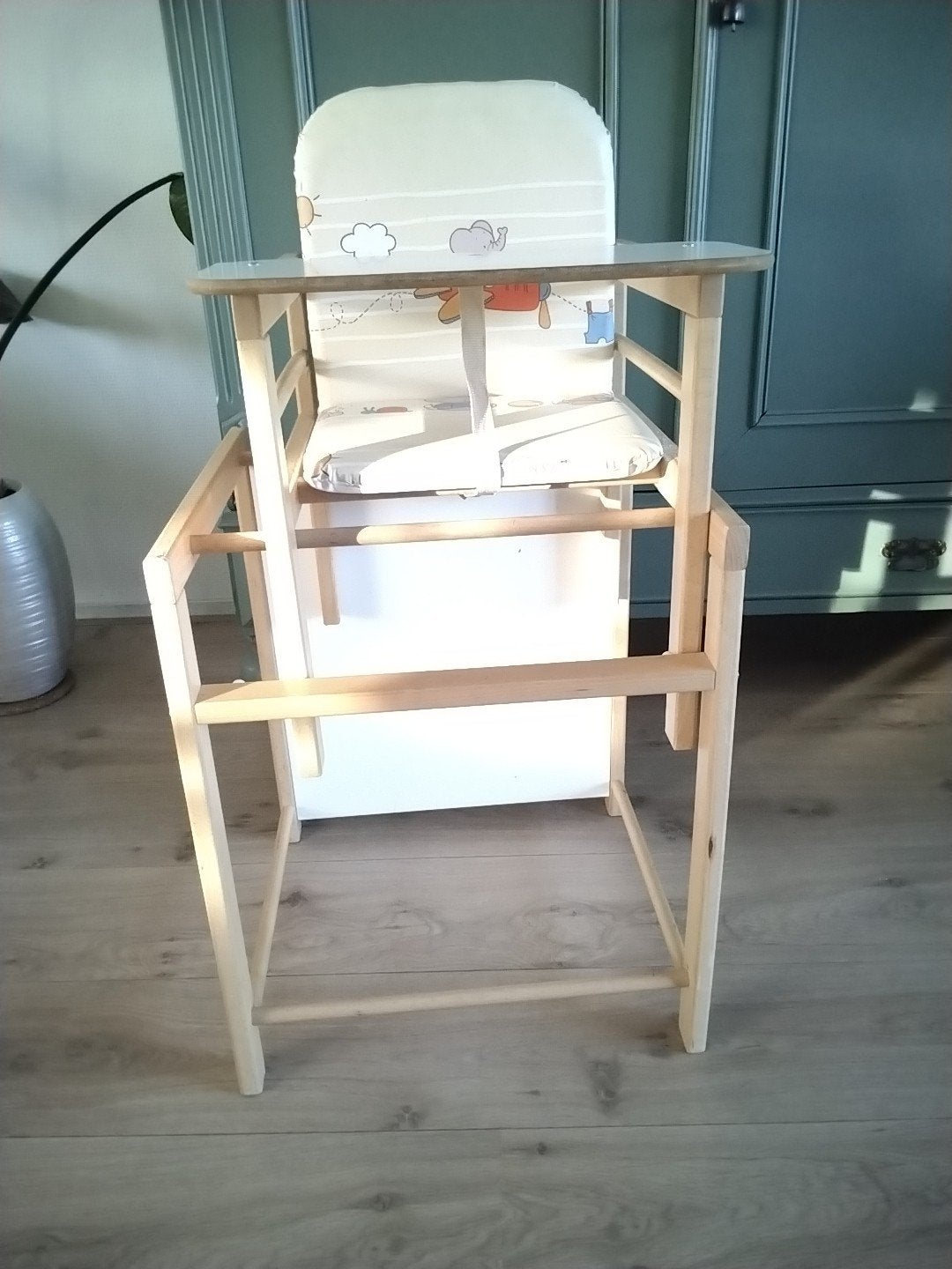 Houten meegroeistoel met eetblad en kussen, Ophalen of Verzenden, Gebruikt, Meegroeistoel, Afneembaar eetblad