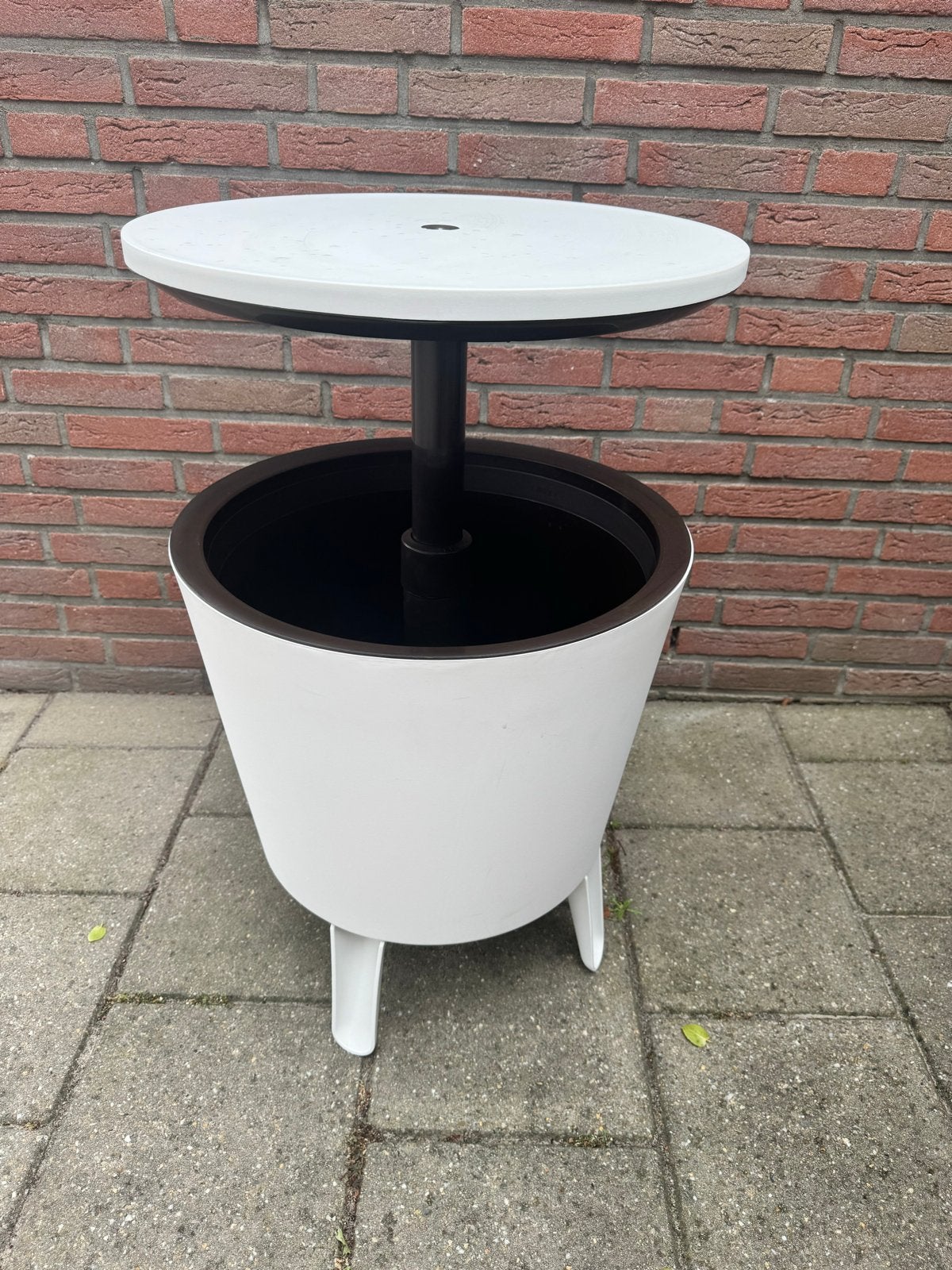 Keter Coolbar - Koelbox en bijzettafel in één, Ophalen of Verzenden, Gebruikt, Rond, Kunststof