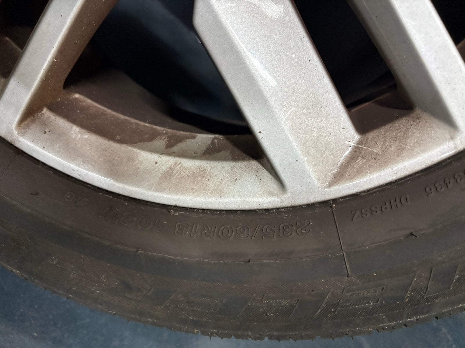 Audi 18 inch velgen met 235/60R18 banden, Auto-onderdelen, Banden en Velgen, Ophalen, 18 inch, Gebruikt, Banden en Velgen