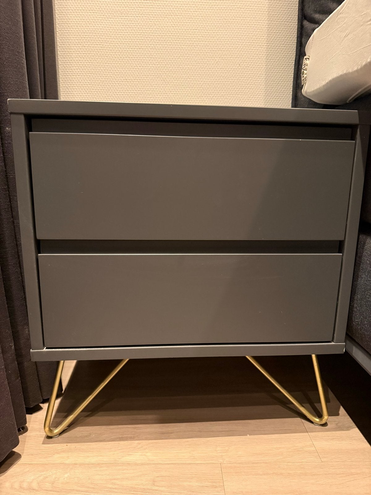 MADE,com Elona nachtkastjes – set van 2, Huis en Inrichting, Slaapkamer | Nachtkastjes, Ophalen, Minder dan 45 cm, Metaal of Aluminium
