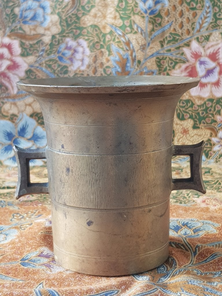 Mooie zware antieke Duitse vijzel met stamper 12,5 cm., Antiek en Kunst, Ophalen of Verzenden, Brons