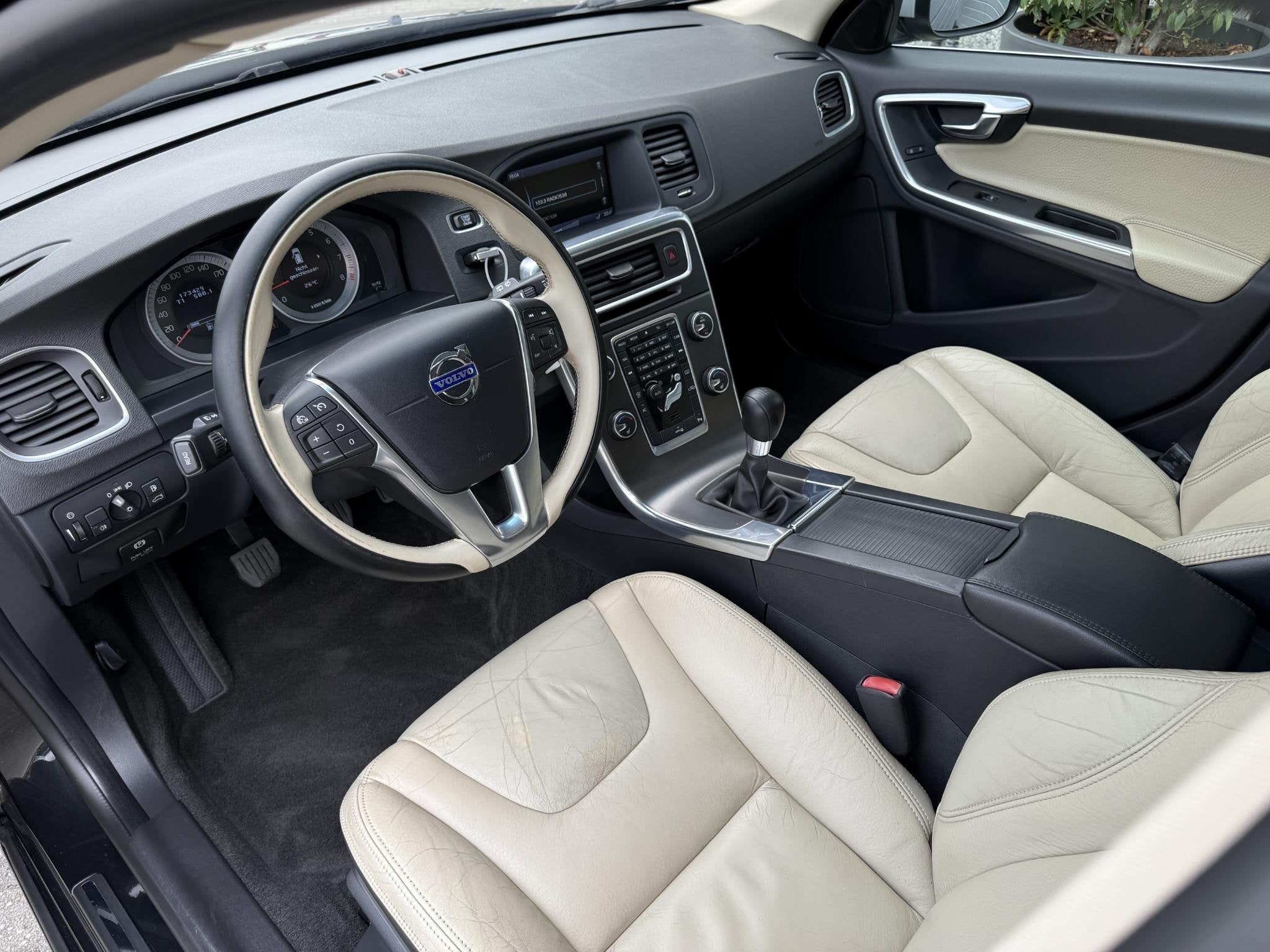 Volvo V60 1.6 T4 Kinetic Schuifdak | Trekhaak | Leder | Stoe, Gebruikt, 4 cilinders, 179 pk, Zwart
