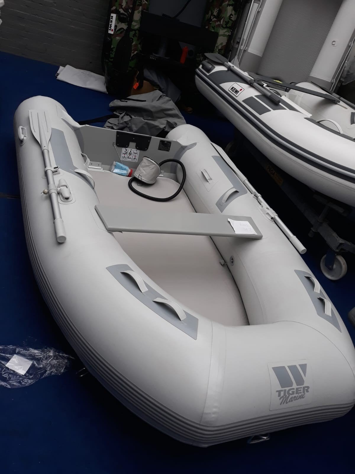 Rubberboot compleet max 4 personen, Ophalen, Benzine, Peddels
