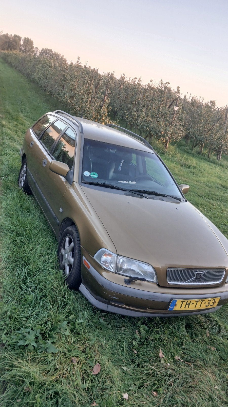 Volvo V40 1.8 AUT 1998 Goud, 4 cilinders, Leder en Stof, 115 pk, V40