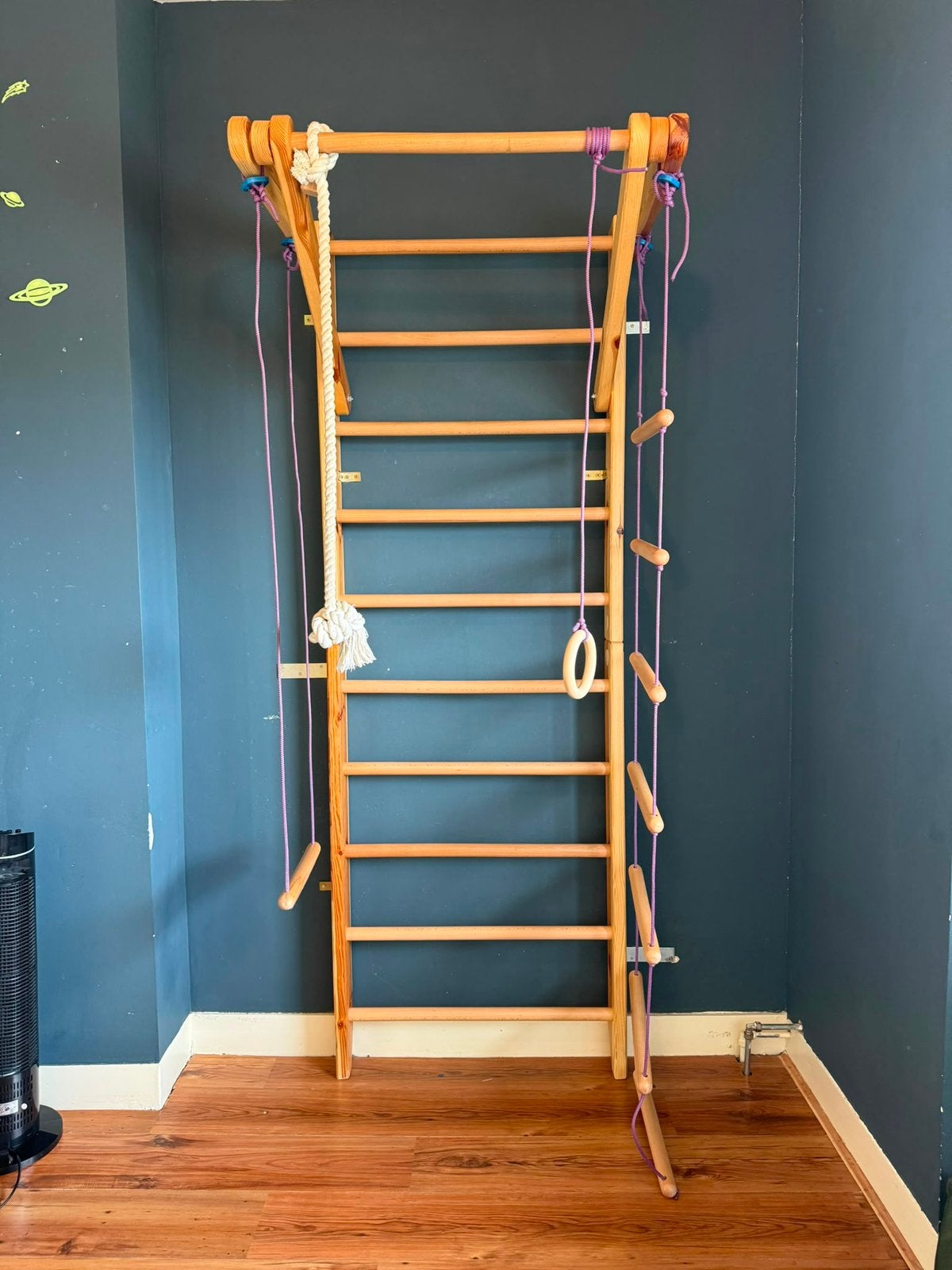 Houten wandklimrek met atributen, Maat 36 t/m 42, Ophalen, Zo goed als nieuw, Materiaal