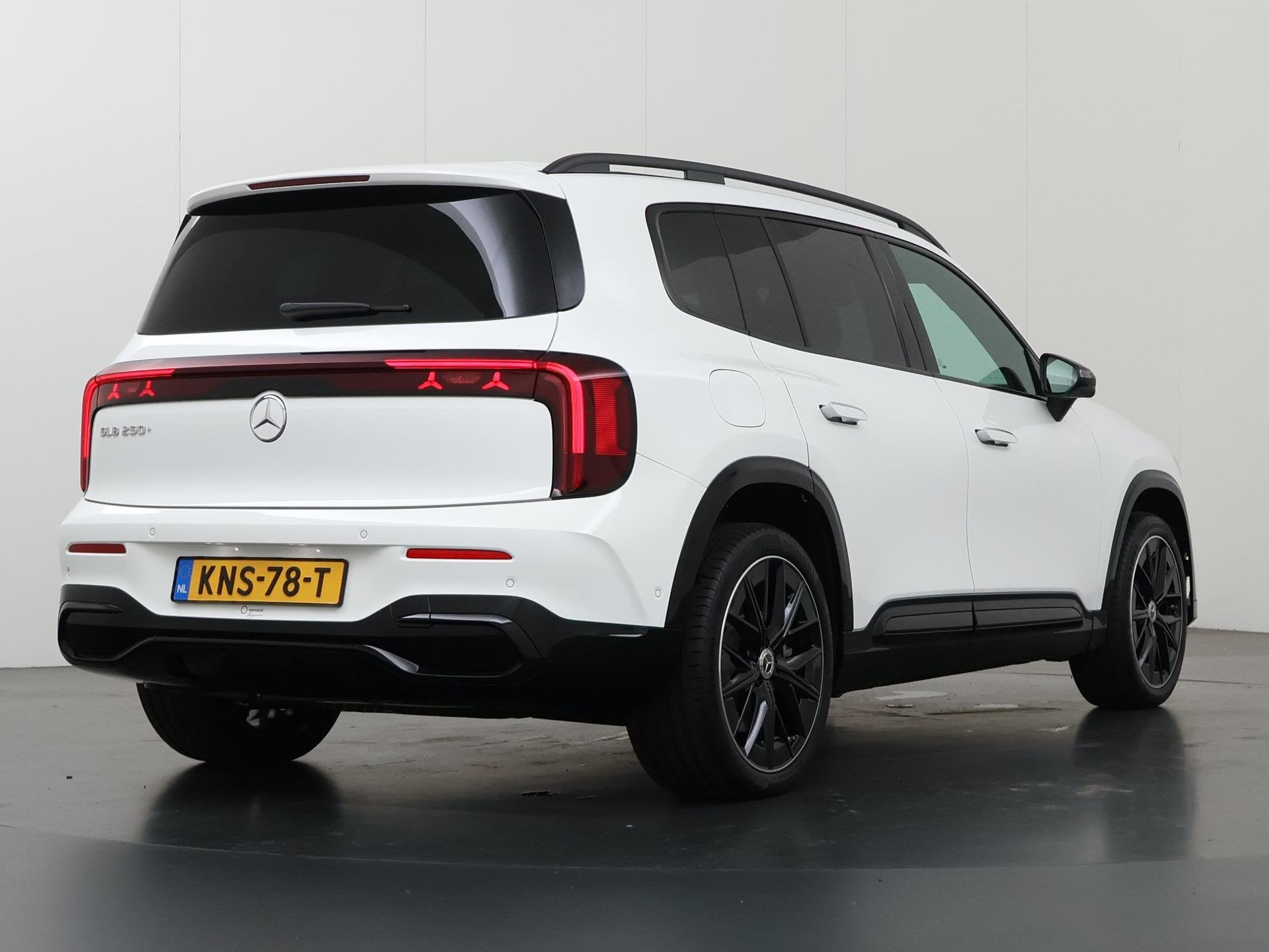 Mercedes-Benz GLB 250+ Business Solution AMG 85.5 kWh | Nigh, 2095 kg, Achterwielaandrijving, Zwart, Origineel Nederlands