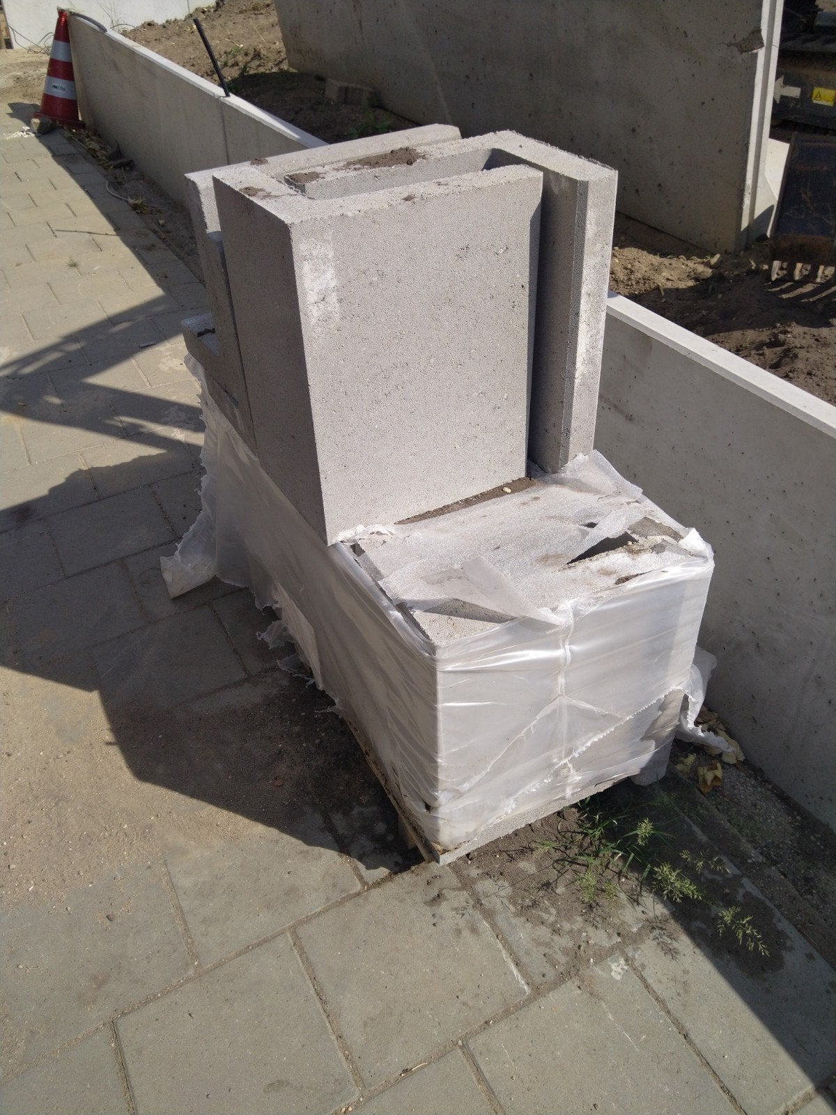 te koop 12 stuks Betonnen L-elementen / keerwanden, Ophalen, Nieuw, Beton, Overige typen