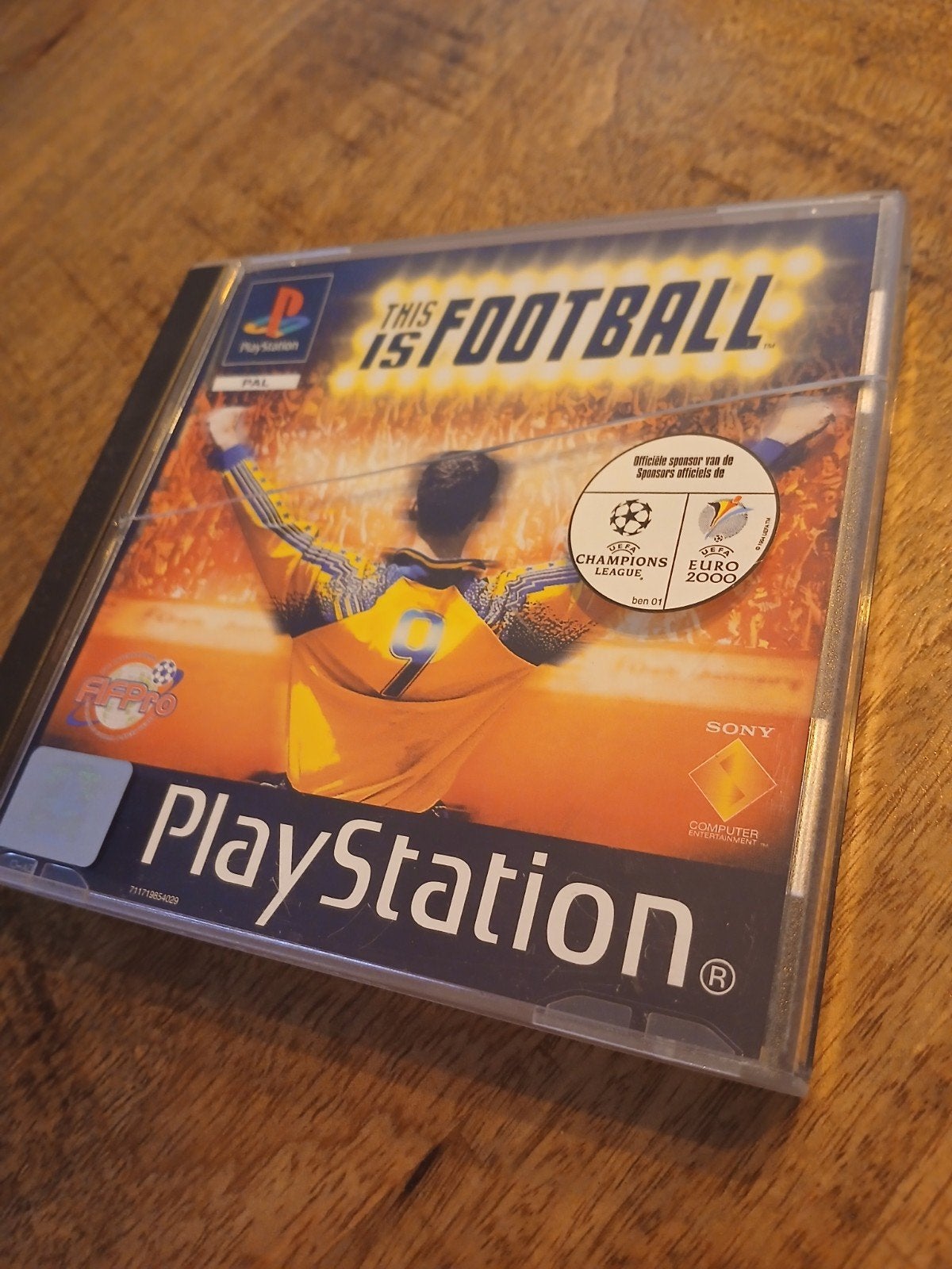 This Is Football – PS1 PAL – compleet met boekje en inserts, Spelcomputers en Games, Games | Sony PlayStation 1, Gebruikt, 2 spelers