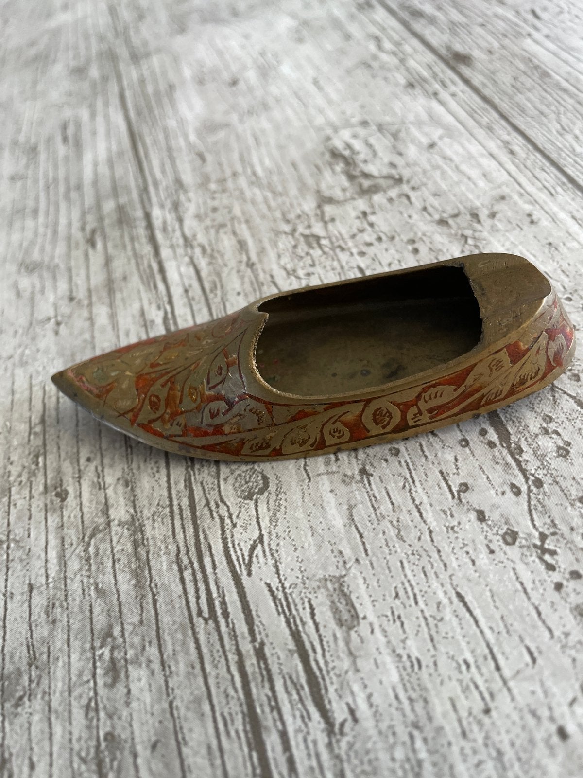 Decoratieve messing schoen met rood emaille, Ophalen of Verzenden