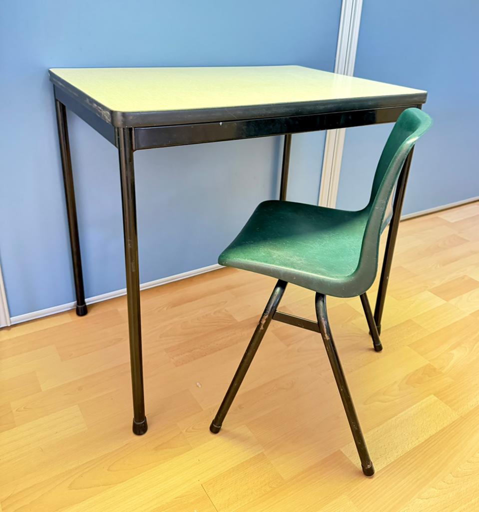 Vintage retro schoolset tafel + groen stoeltje jaren 50/60, Ophalen, Huis en Inrichting
