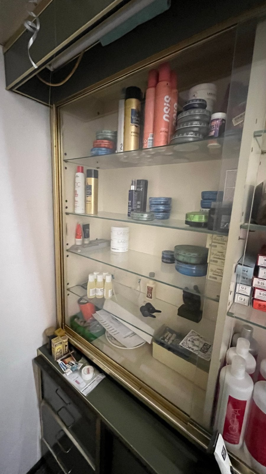 Vitrinekast uit 2 delen, Ophalen, Gebruikt, 150 tot 200 cm, Met lade(s)