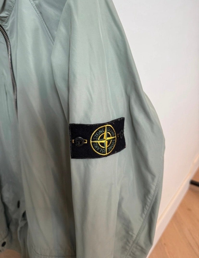 Stone Island Micro Reps jas - Lichtgroen - Maat L, Verzenden, Zo goed als nieuw, Maat 52/54 (L), Groen