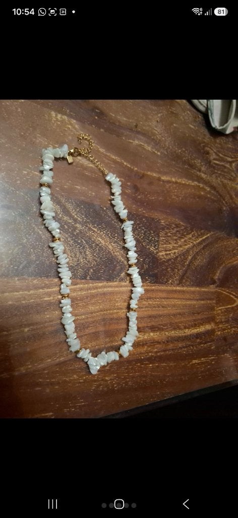 Ketting met parelmoeren steentjes, Ophalen of Verzenden, Nieuw, Goud, Overige materialen