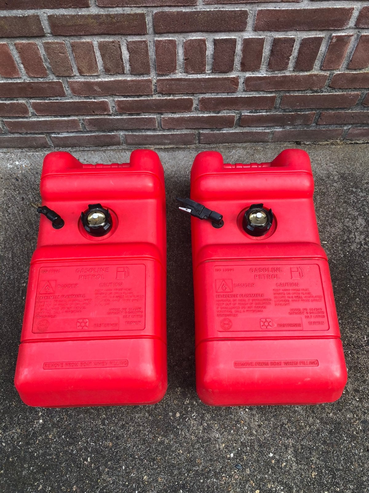 2 x draagbare Brandstoftanks voor Buitenboordmotoren, Ophalen of Verzenden, Gebruikt, Motor en Techniek, Motorboot