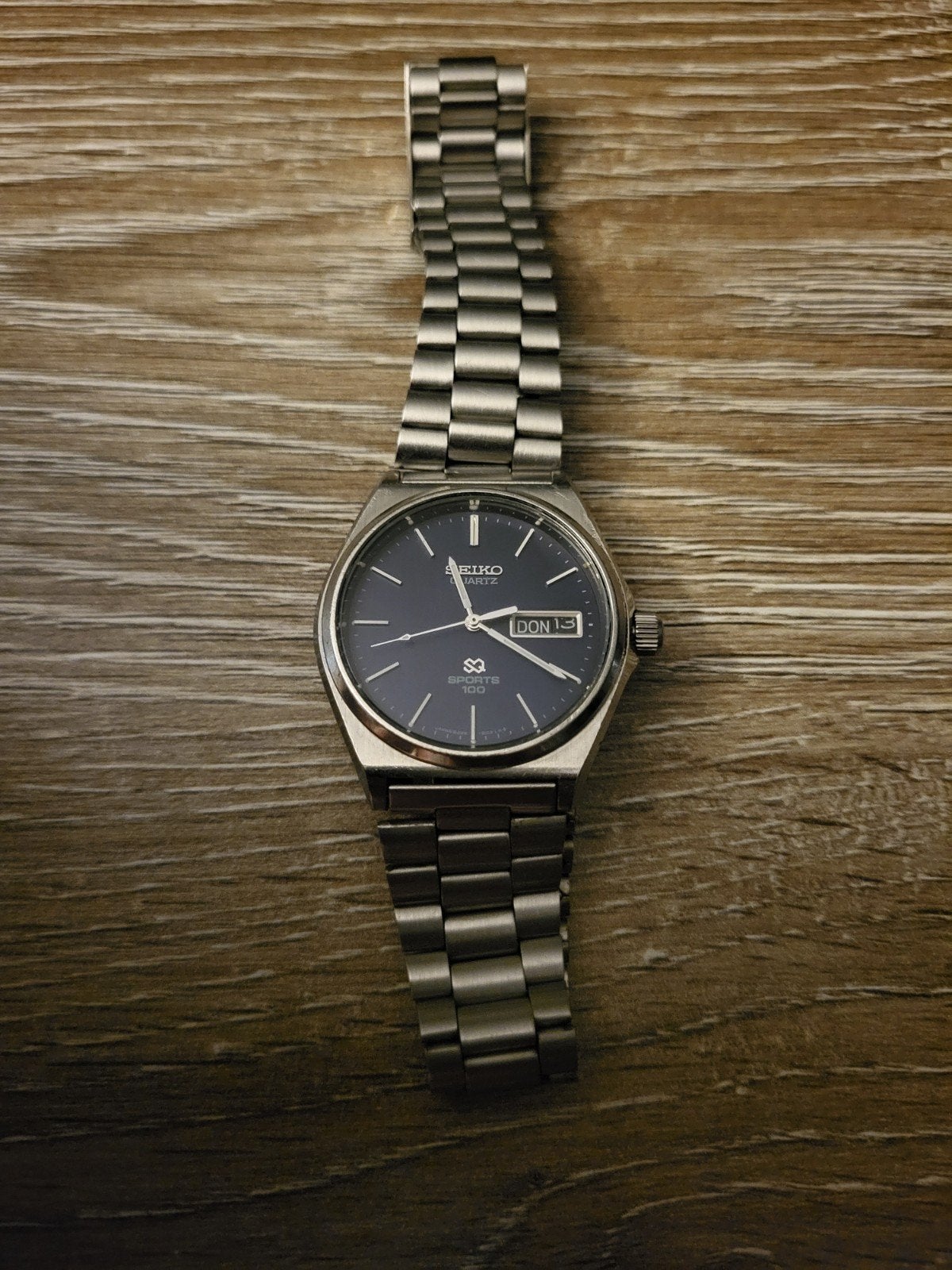 Mooi Seiko Heren Quartz Horloge met Dag- en Datumweergave, Ophalen, Gebruikt, Staal, Polshorloge