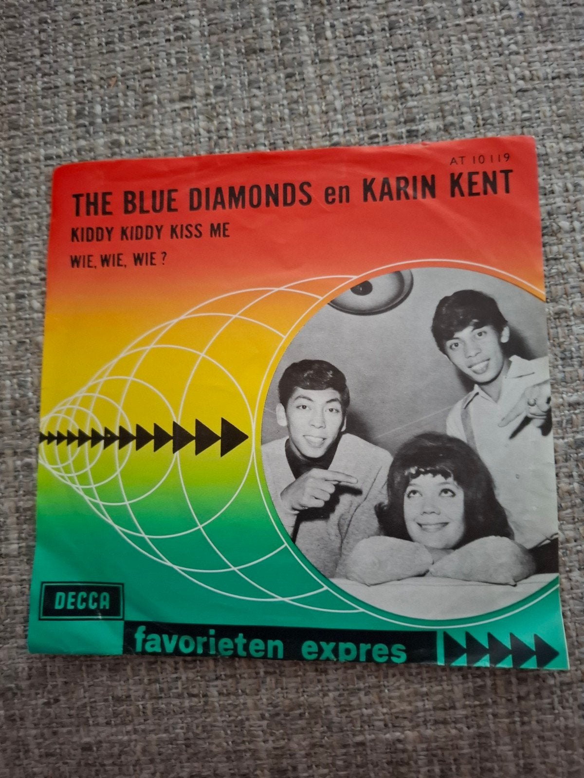Blue Diamonds & Karin Kent - Kiddy kiddy kiss me, Ophalen of Verzenden, Gebruikt, Levenslied of Smartlap