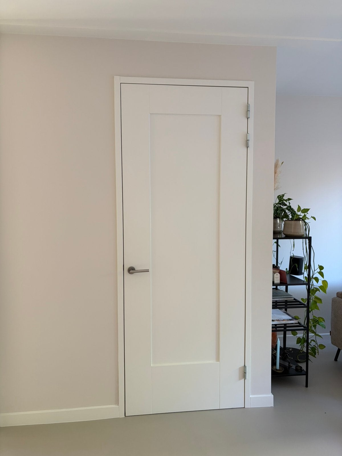 Witte houten binnendeur met kozijn, scharnieren en klink, Doe-het-zelf en Verbouw, Deuren en Horren, Ophalen, Gebruikt, 80 tot 100 cm