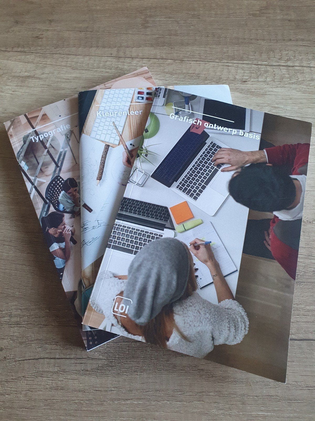 LOI Grafisch Ontwerp Basis, Typografie, Kleurenleer, Ophalen of Verzenden, Zo goed als nieuw, MBO, LOI