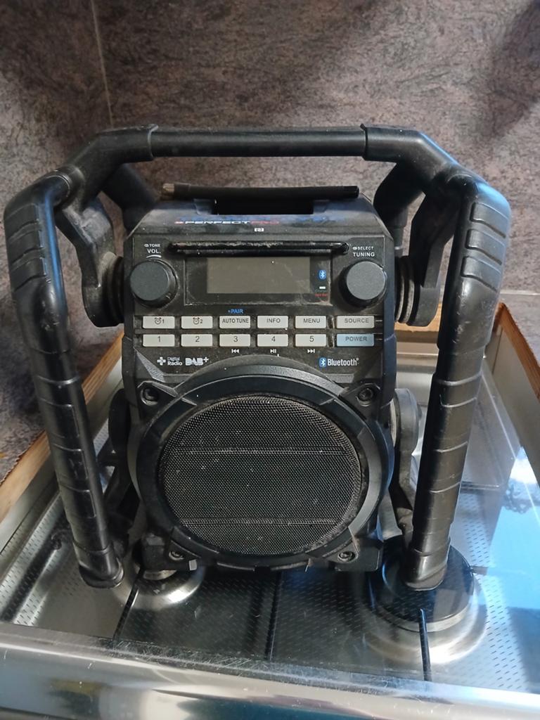 Bouwradio - Werkt, display defect, Ophalen of Verzenden, Gebruikt, Bouwradio