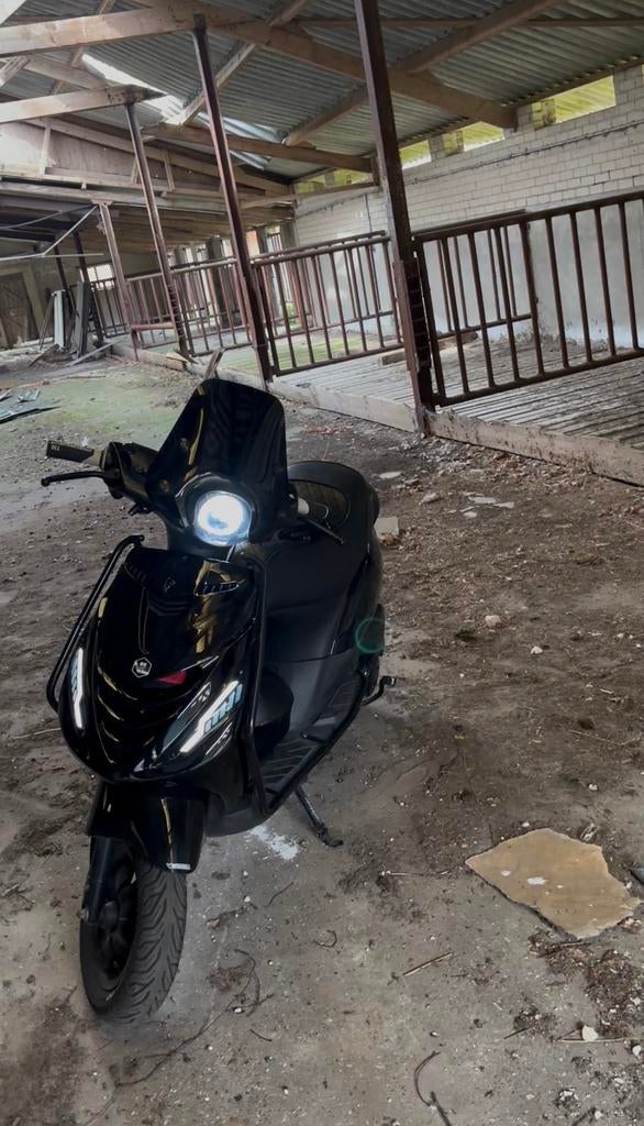 Piaggio Zip 4T iGET (kan ook geruild worden voor een 2takt, Fietsen en Brommers, Scooters | Piaggio, Ophalen, Maximaal 45 km/u