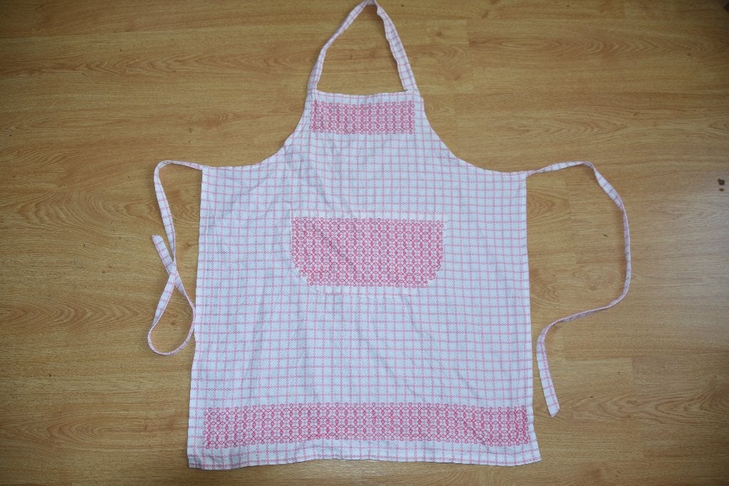 Roze keukenschort met Beiers bont borduursel schort, Verzenden, Zo goed als nieuw, Roze, Schort