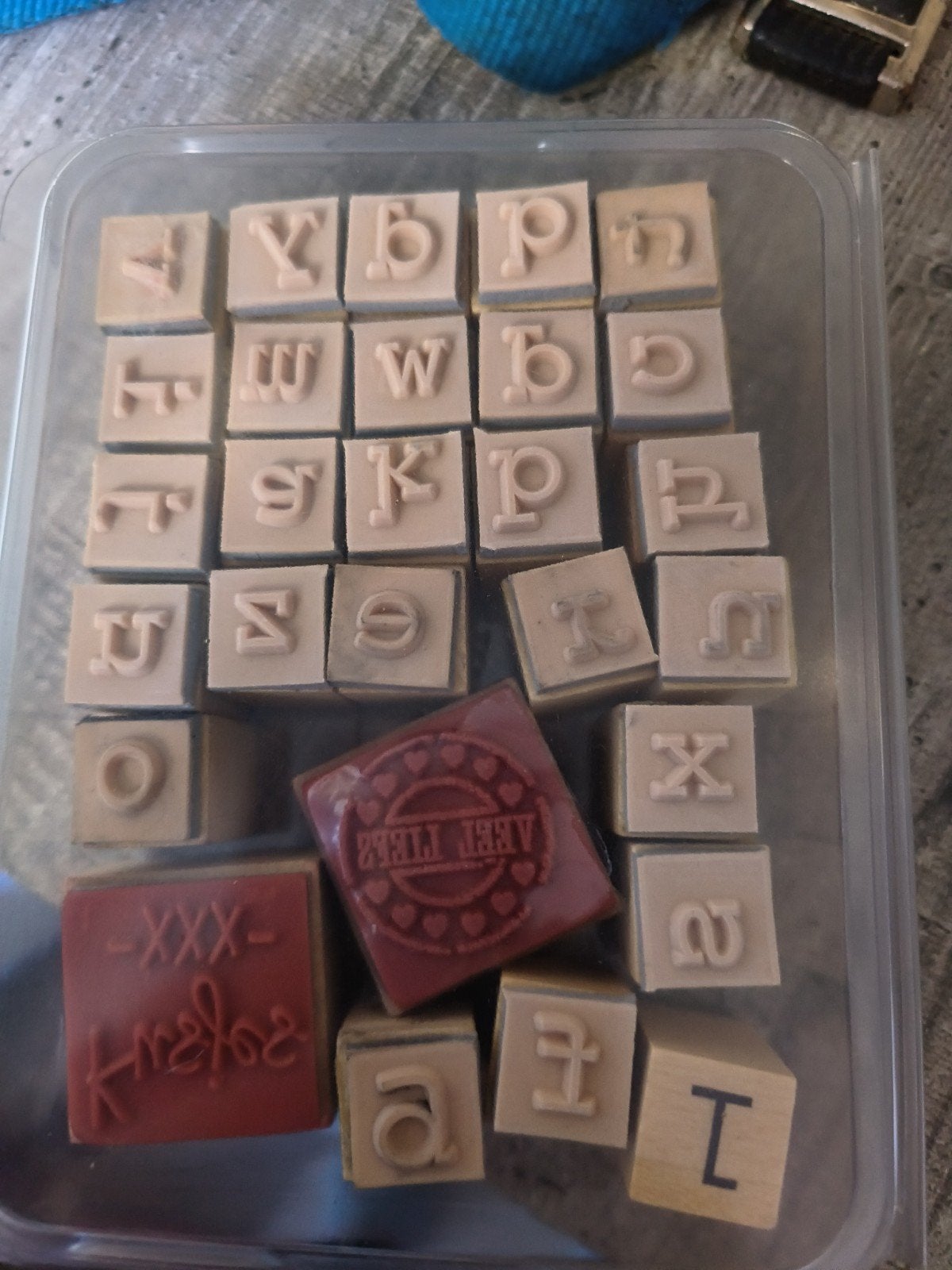 Stempelset: Alfabet en IndigoBlu Baby Aloysius, Ophalen of Verzenden, Nieuw, Houten stempel