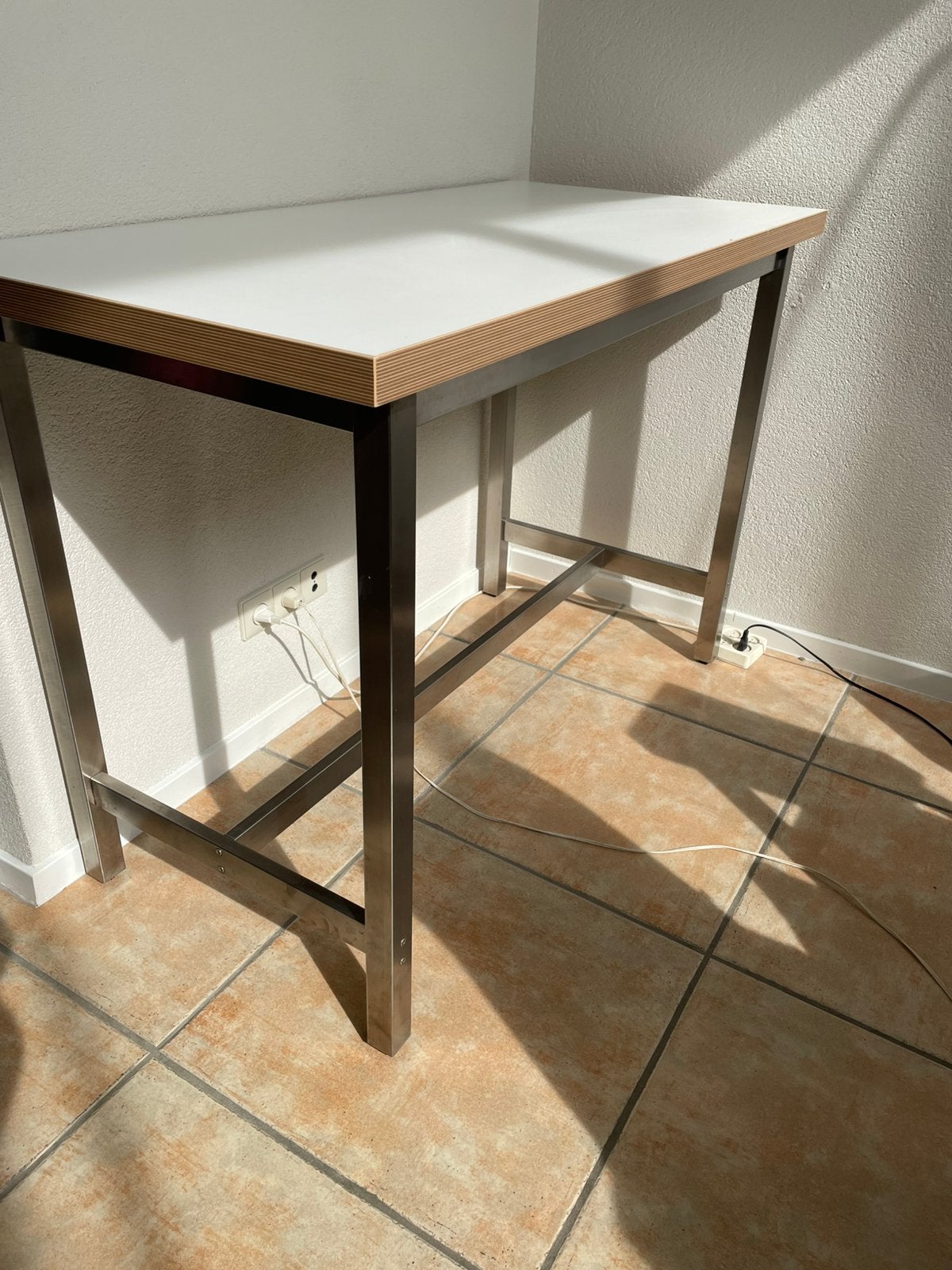 Tafel / bureau/ side table, Ophalen, Zo goed als nieuw
