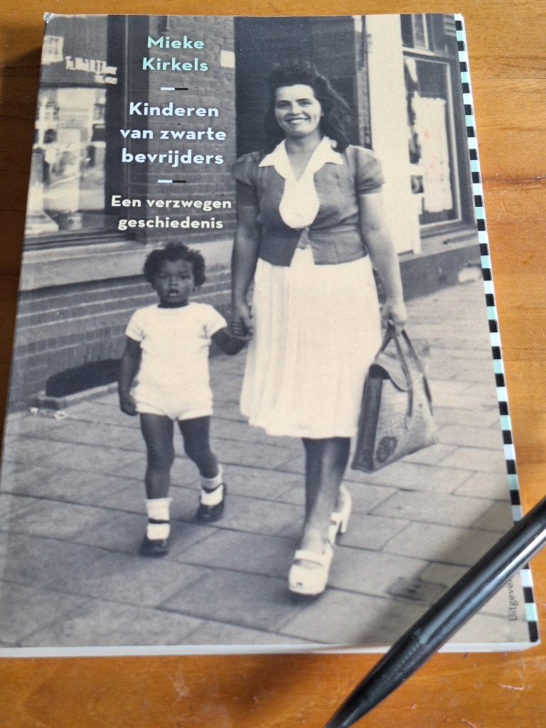 Kinderen van zwarte bevrijders - Mieke Kirkels, Gelezen, Ophalen of Verzenden, Mieke Kirkels, Algemeen