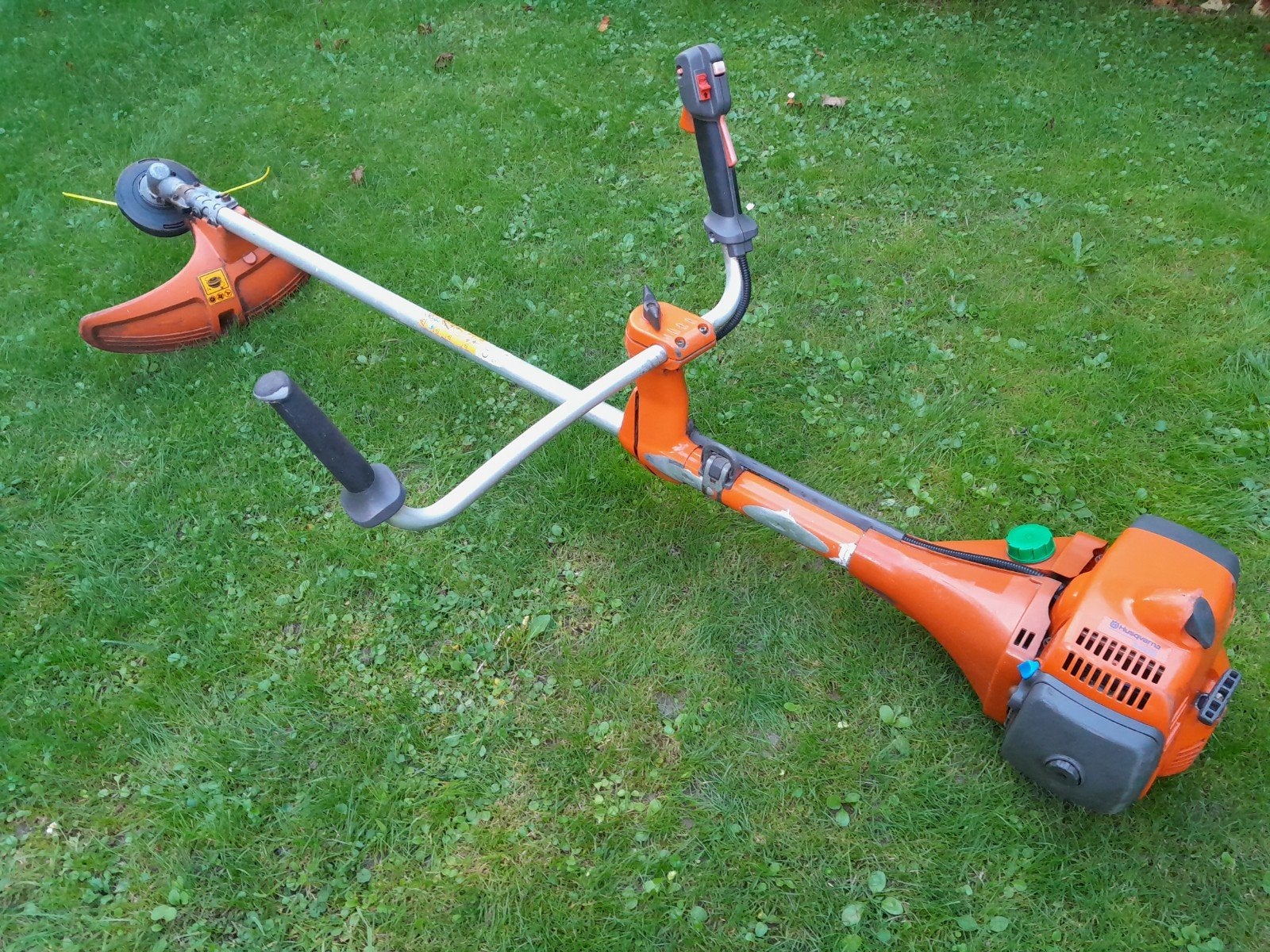 Husqvarna 345R professionele bosmaaier (2), Ophalen, Benzine