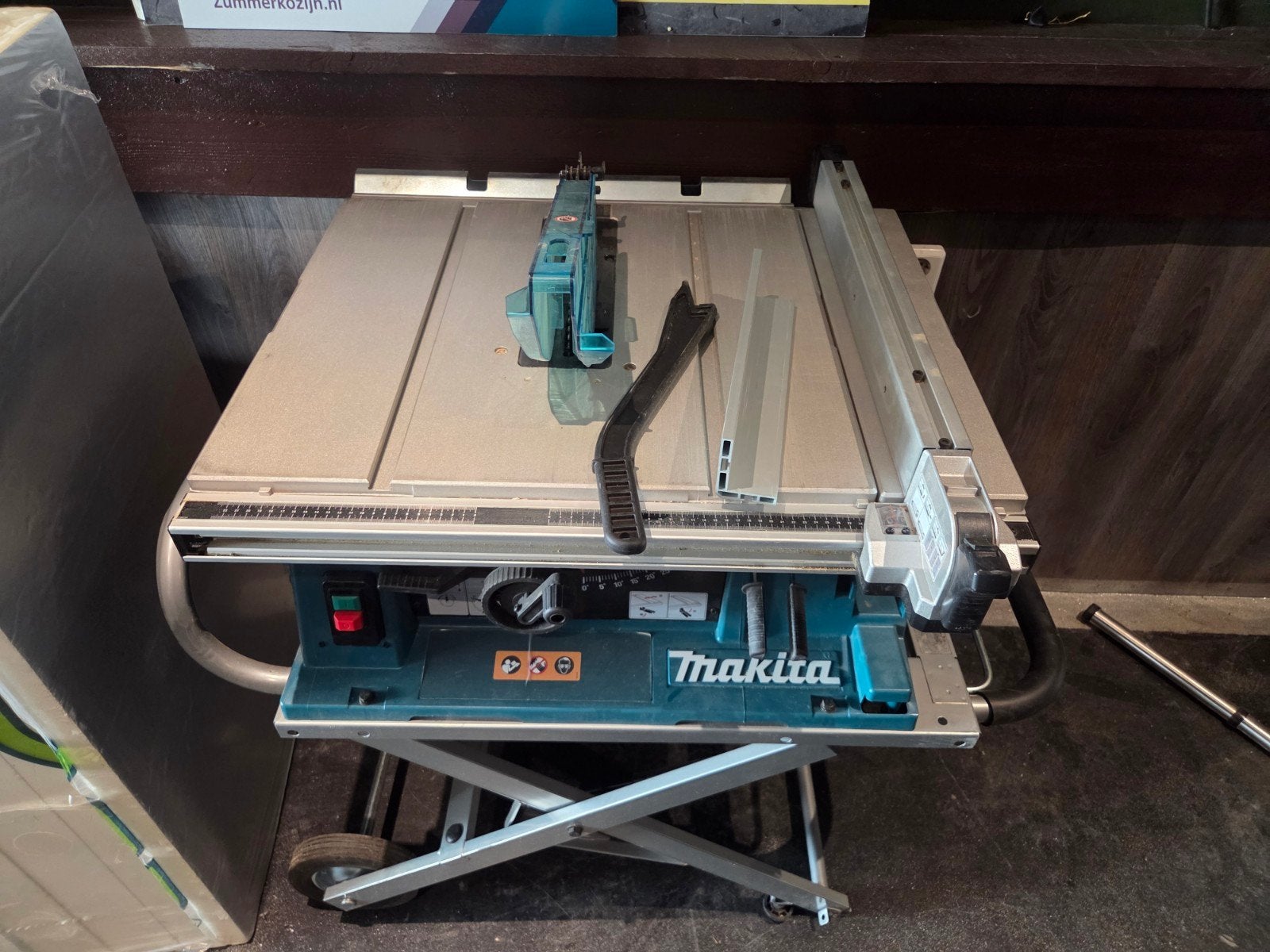 Makita 2704N Tafelzaag - Zo goed als nieuw, Ophalen, Cirkelzaag, 70 mm of meer, Zo goed als nieuw