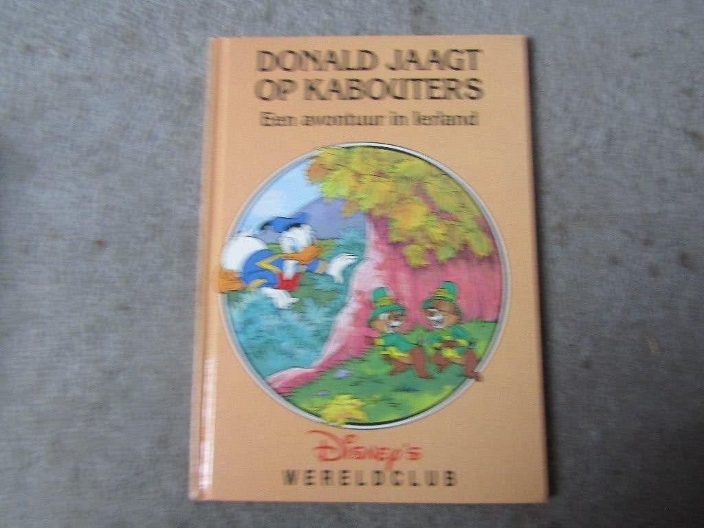 Boek: Donald jaagt op kabouters, Ophalen of Verzenden, Gelezen, Disney, Fictie algemeen