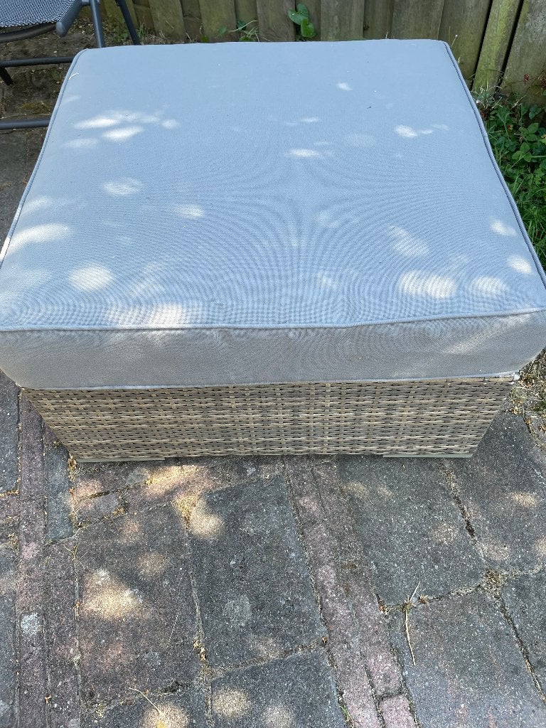 Hocker met kussen, Tuin en Terras, Tuinmeubel-accessoires, Ophalen, Zo goed als nieuw