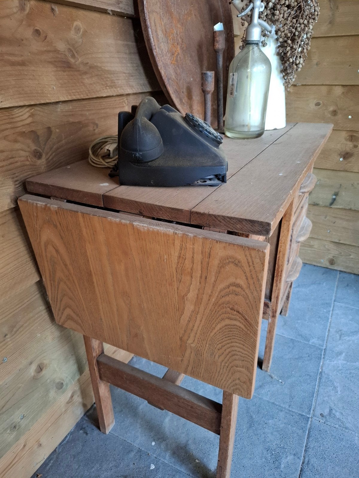 oud tafeltje/ bureau, Ophalen