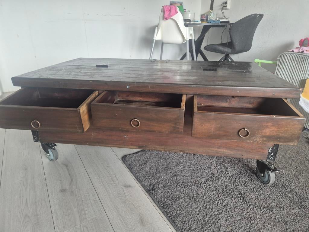 Robuuste kisttafel met lades en wielen - 130x70 cm, Gebruikt, 100 tot 150 cm, Rechthoekig, Overige houtsoorten