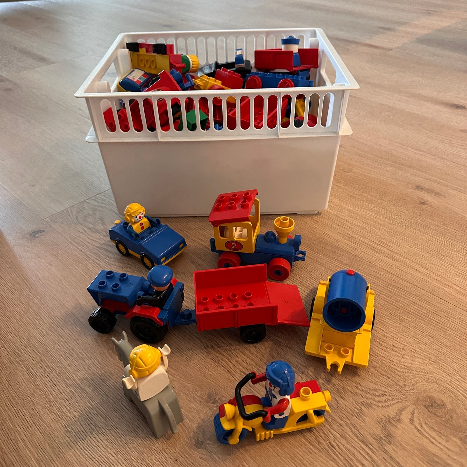 Leuke set Duplo voertuigen en bouwstenen