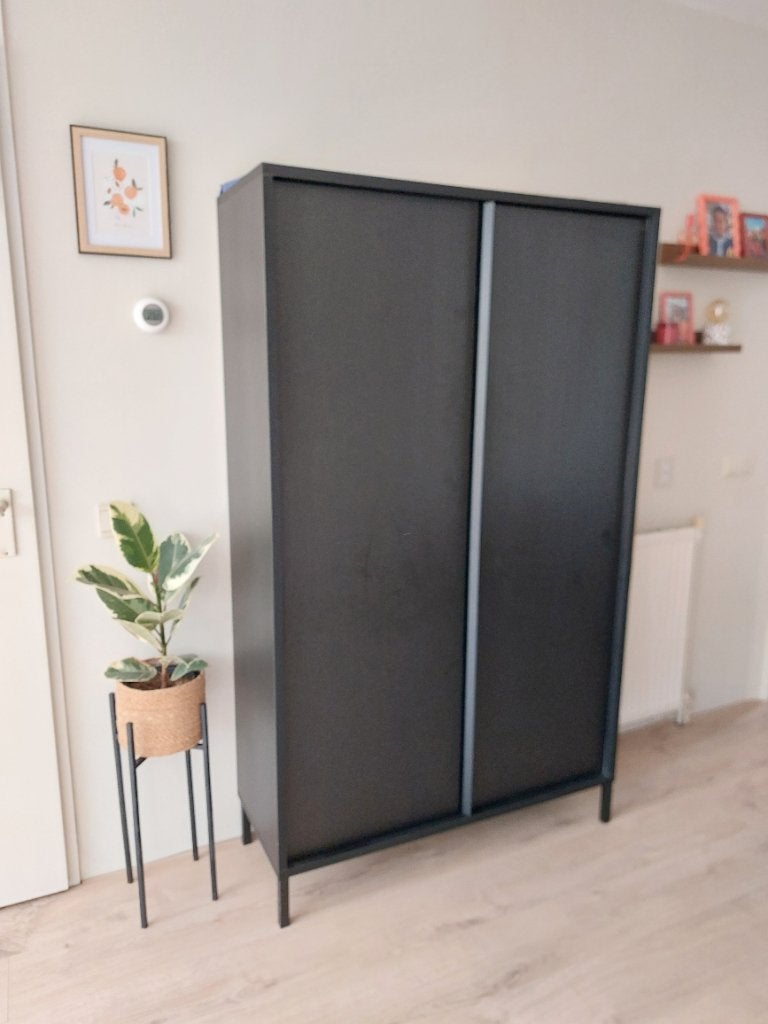 Zwarte kast, Ophalen, 100 tot 150 cm, 150 tot 200 cm, 25 tot 50 cm