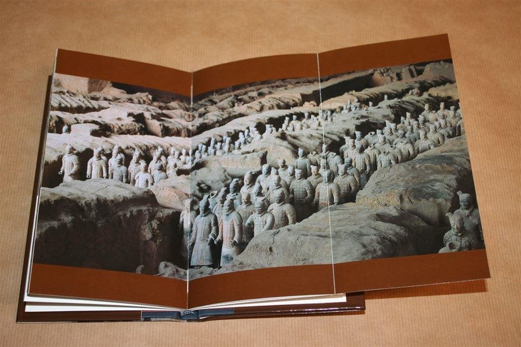 Warriors of Ancient China - May Holdsworth, Boeken, Ophalen of Verzenden, Zo goed als nieuw, Azië