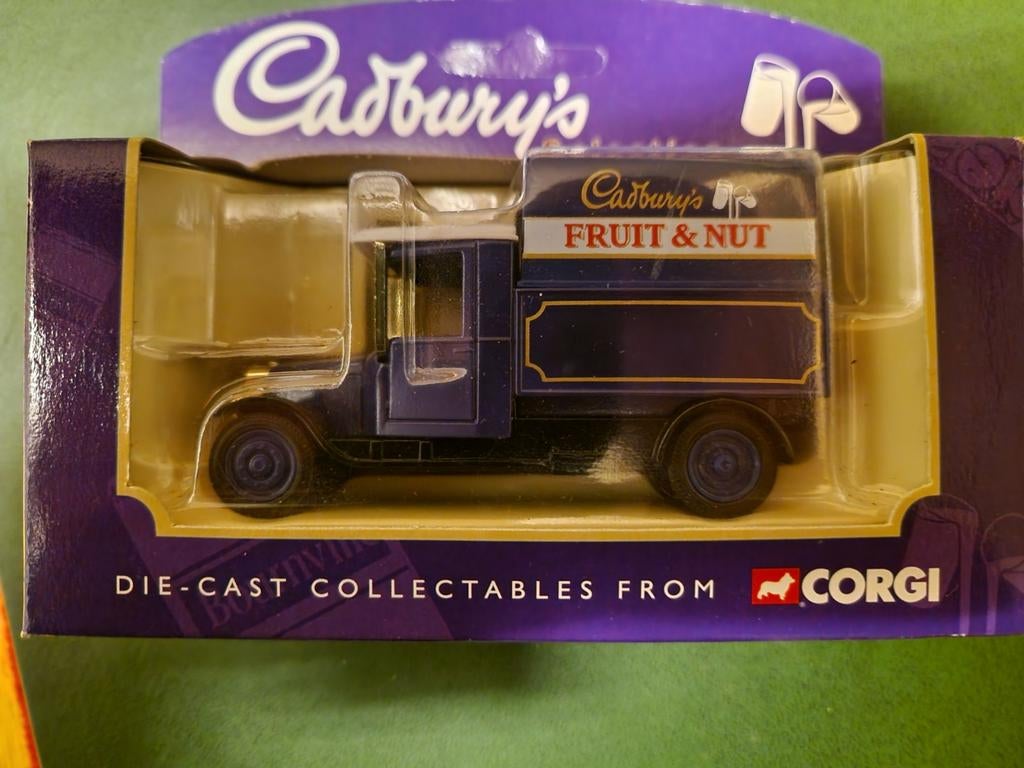 Corgi fruit en nut Cadbury, Ophalen of Verzenden, Zo goed als nieuw, Auto, Corgi