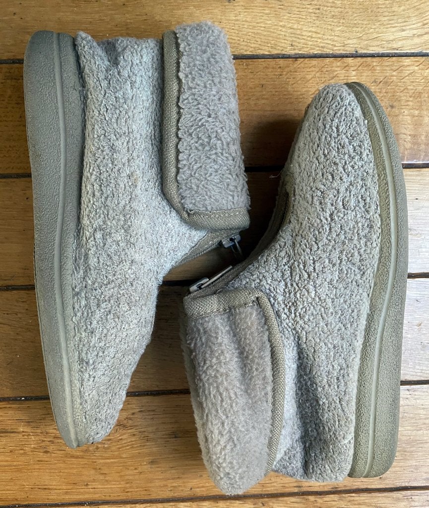 Kinder pantoffels van Happy Feet, beige, maat 33, Gebruikt, Jongen of Meisje, Overige typen, Ophalen of Verzenden