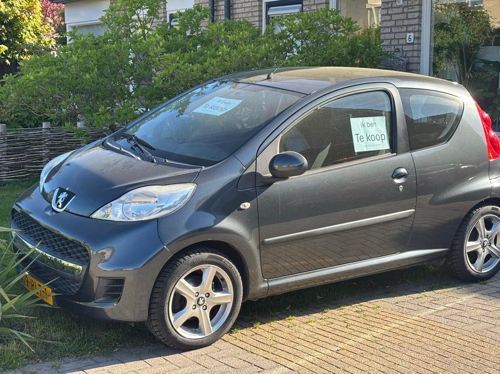 Peugeot 107 XS 1.0 12V  [ 118.000 km ] nieuwe banden, Auto's, Peugeot, Voorwielaandrijving, Euro 5, Stof, Zwart