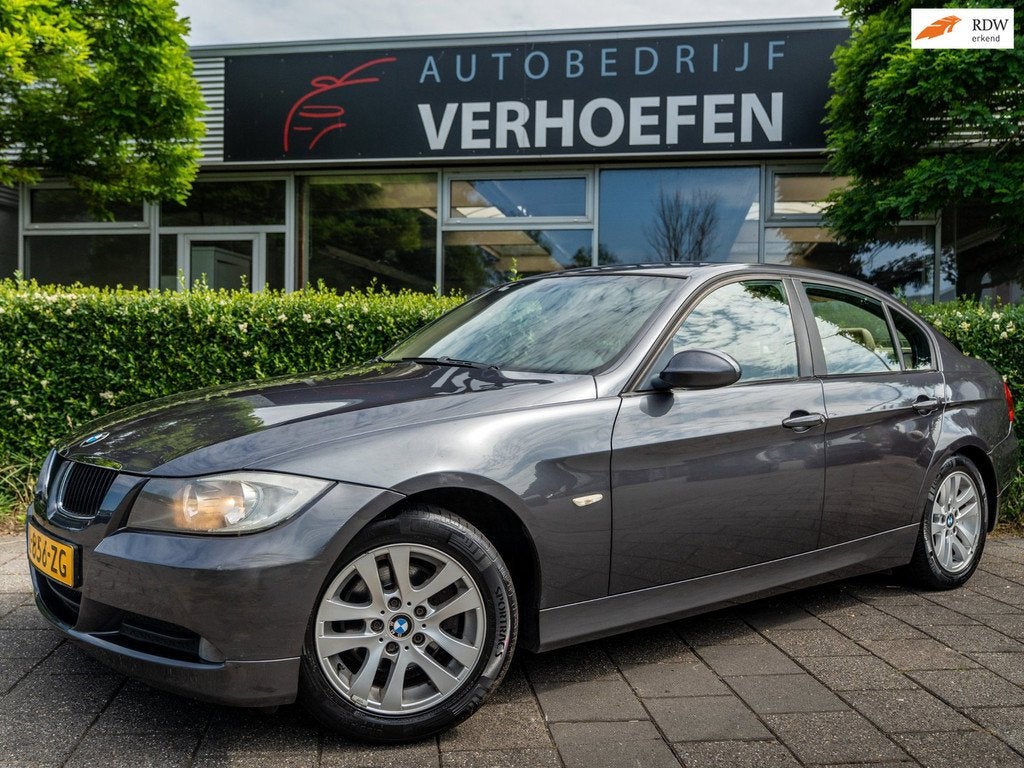 BMW 3-serie 318i - AIRCO - CRUISE CONTROL - ORG NL - NAP - 6, Auto's, Achterwielaandrijving, Beige, Parkeersensor, Leder