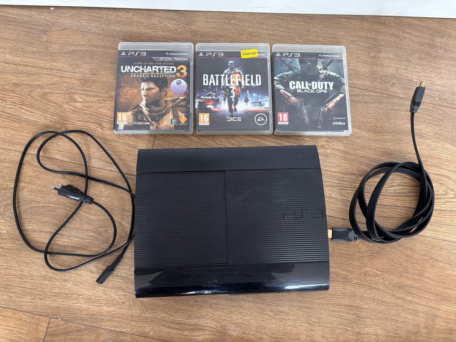 PlayStation 3 Super Slim (500 GB) met 3 games, Online, Vanaf 18 jaar, Zo goed als nieuw, 3 spelers of meer