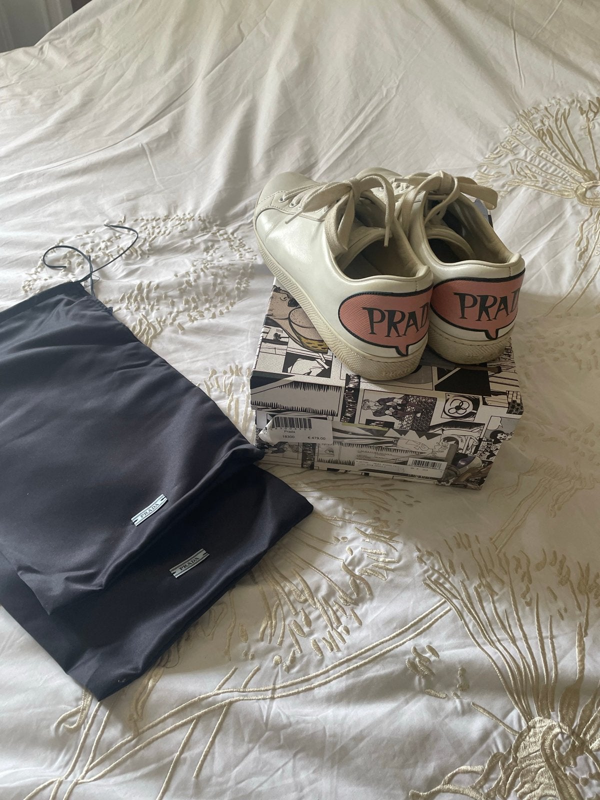 Prada sneakers wit met roze logo, maat 39, Kleding | Dames, Ophalen of Verzenden, Gedragen, Wit, Sneakers of Gympen