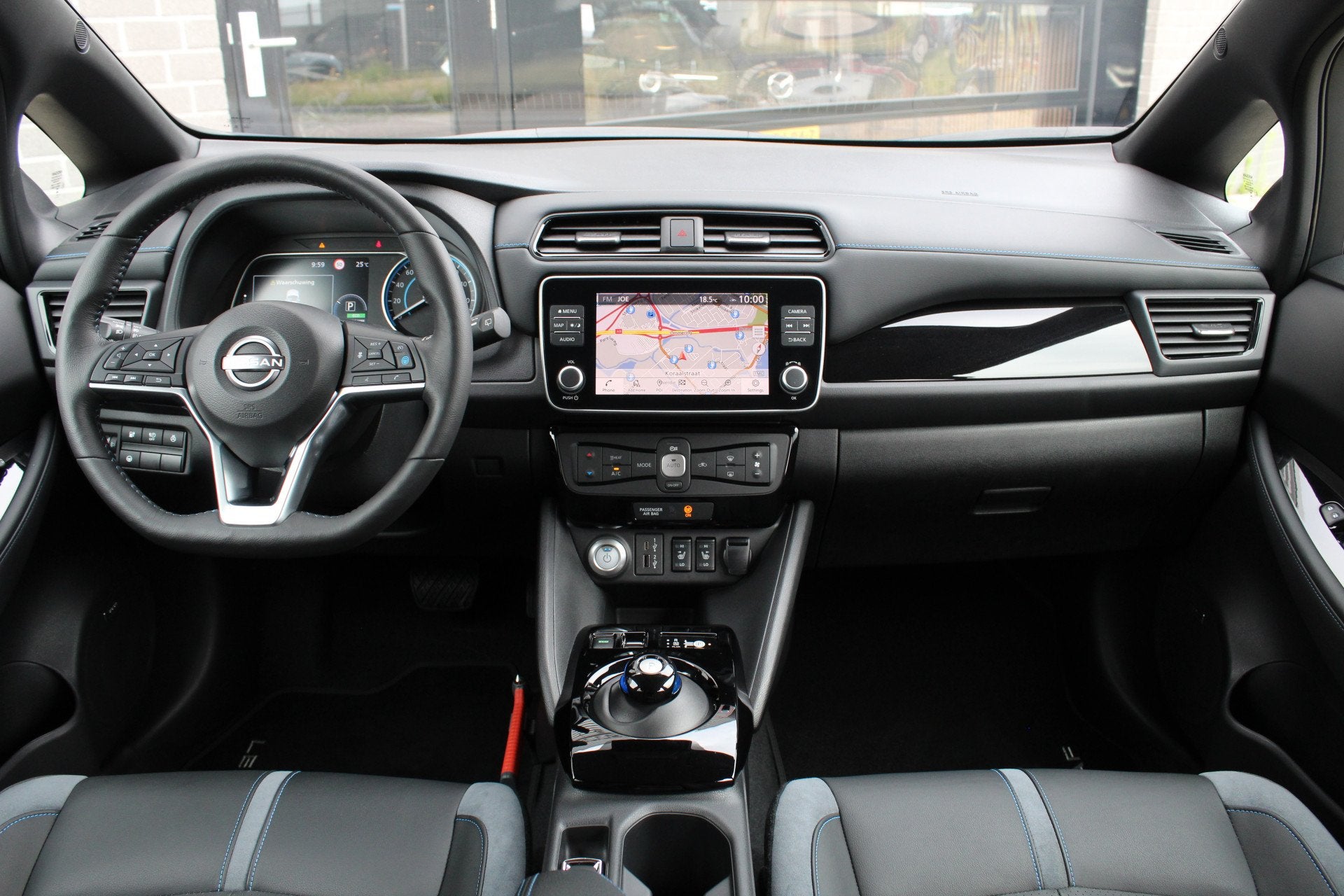 Nissan Leaf Tekna 39 kWh / Carplay / 360 Camera / N.A.P., Auto's, Nissan, Dealer onderhouden, Gebruikt, Blauw, 1480 kg